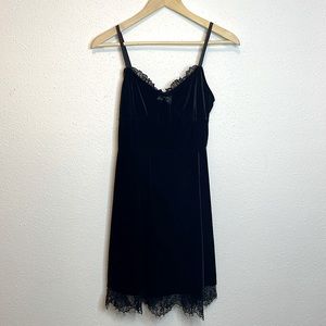 Black Lace and Velvety Dress with Center Bow Size Large